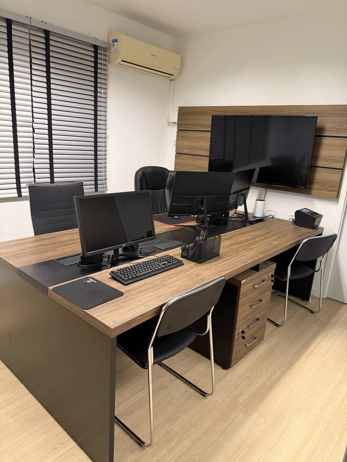 Sala de reunião e planejamento no escritório da MARK