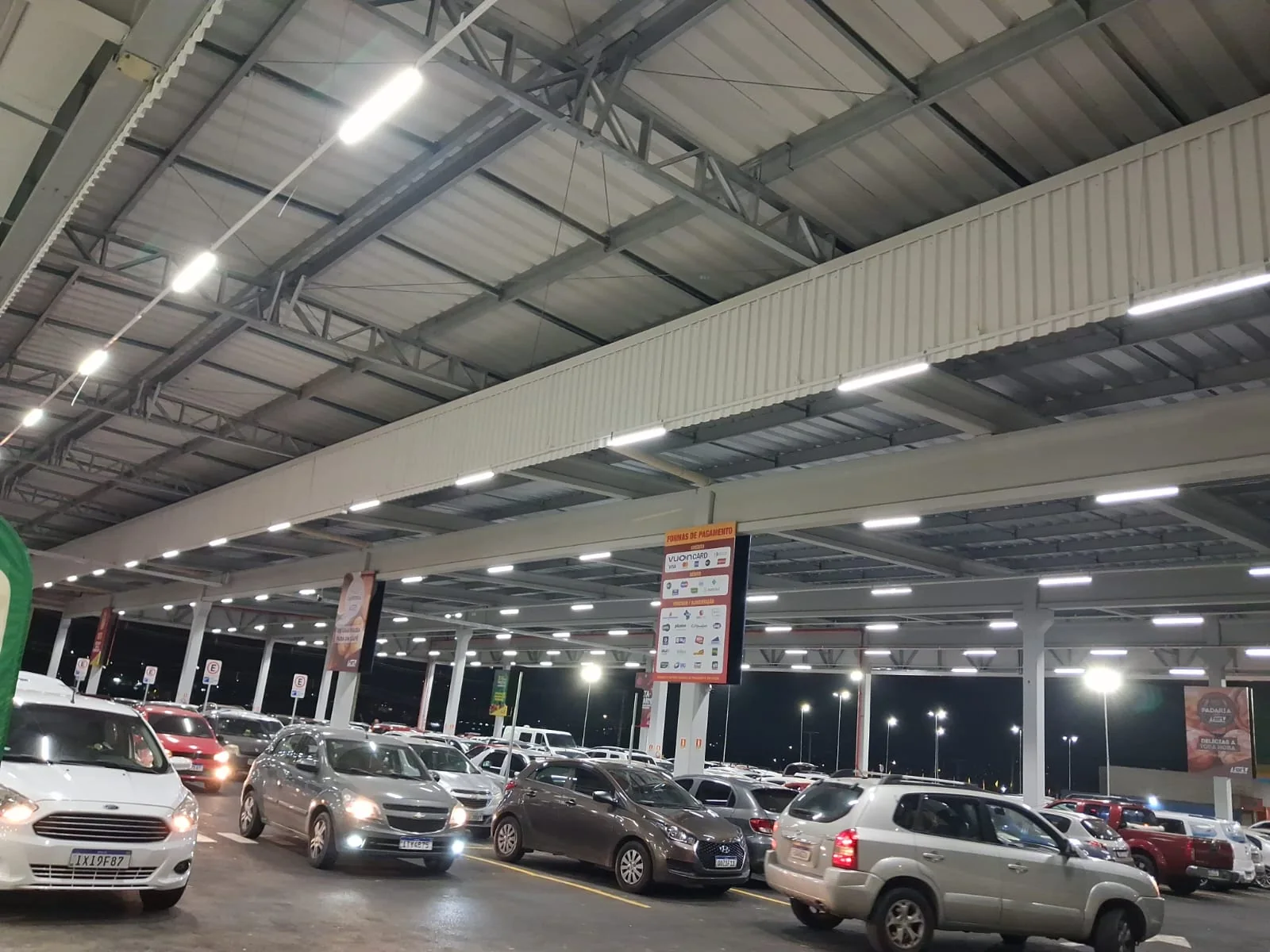 Iluminação do estacionamento da unidade Fort 845 em operação