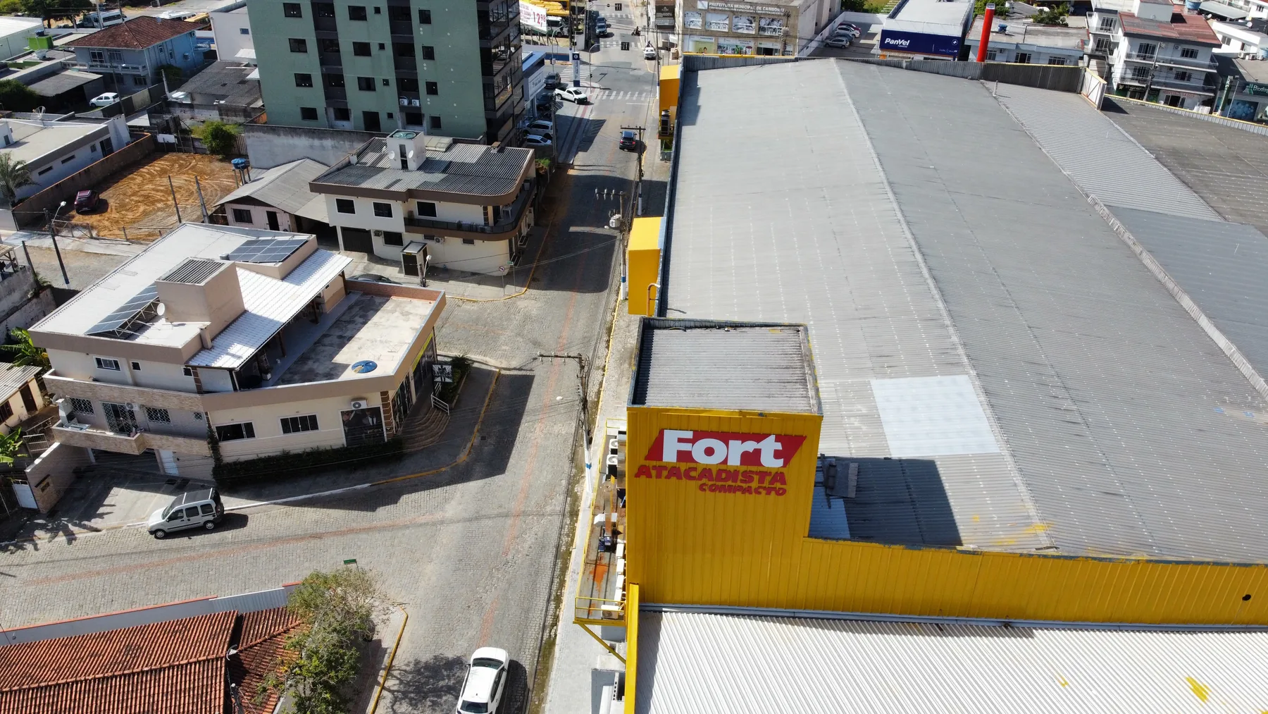 Vista aérea do Fort Atacadista Compacto de Camboriú após a conversão da unidade