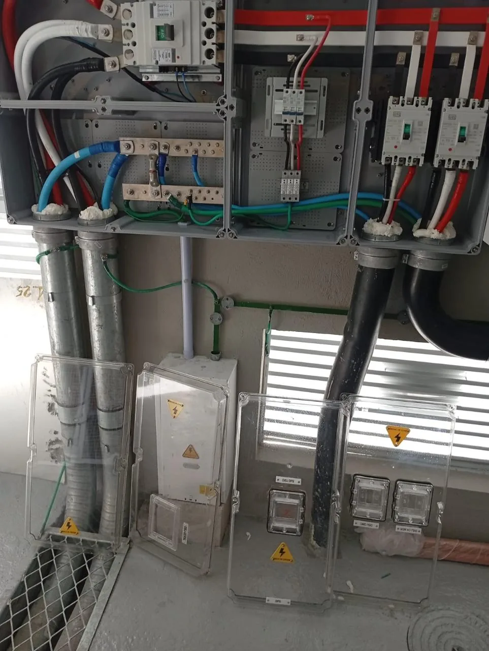 Distribuição elétrica e proteções instaladas na unidade
